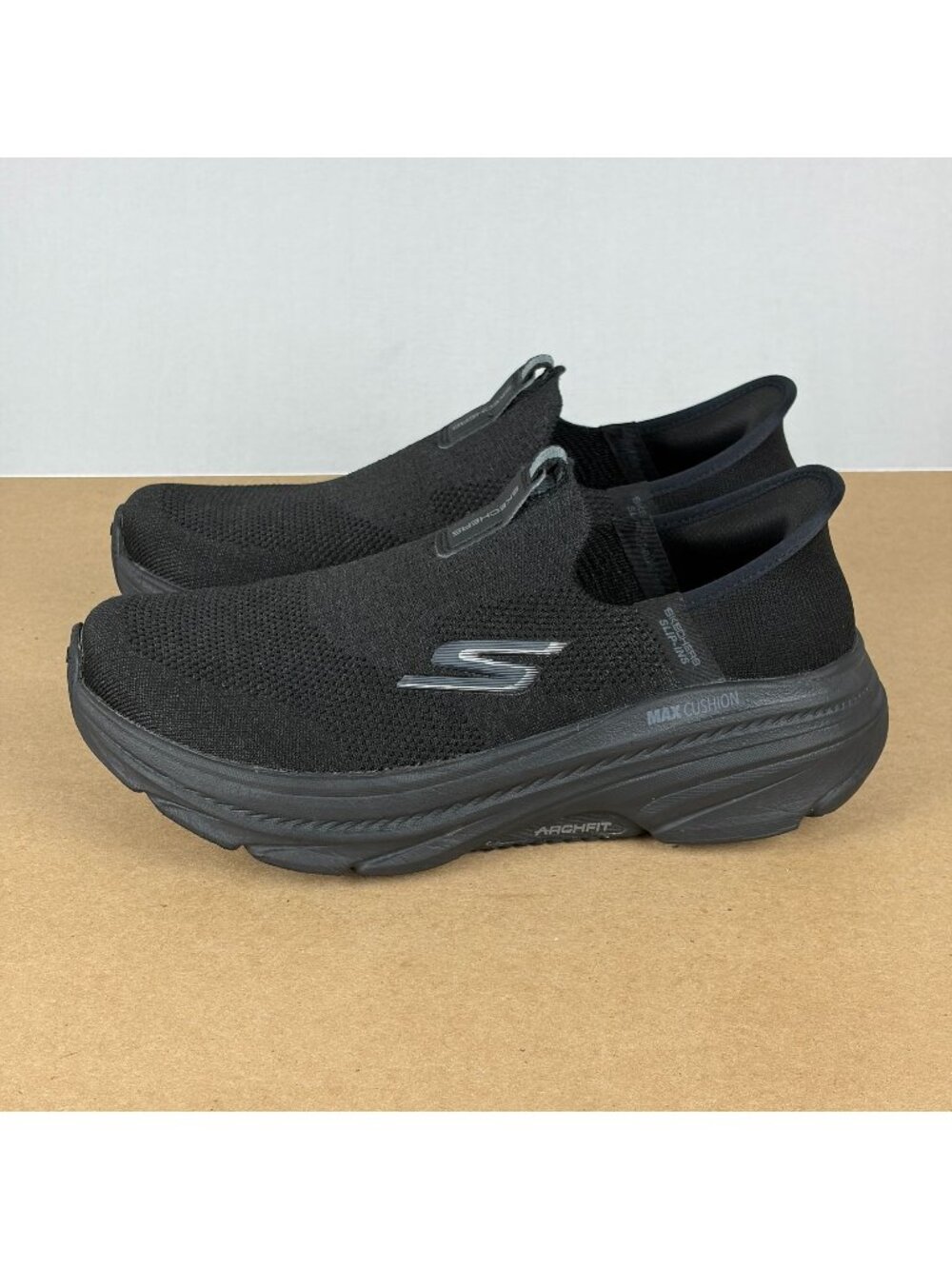 Skechers Max Cushioning Arch Fit 2.0 Cambridge Slip-Ins Womens 8 Black Handsfree